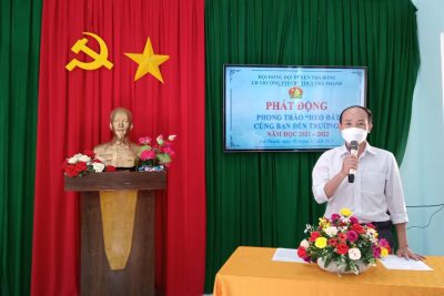 Phong trào “Heo đất cùng bạn đến trường”